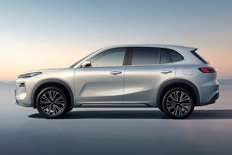 Новый кроссовер Geely EX5 EM-i в России: ожидаемо дешевле родственного EX5