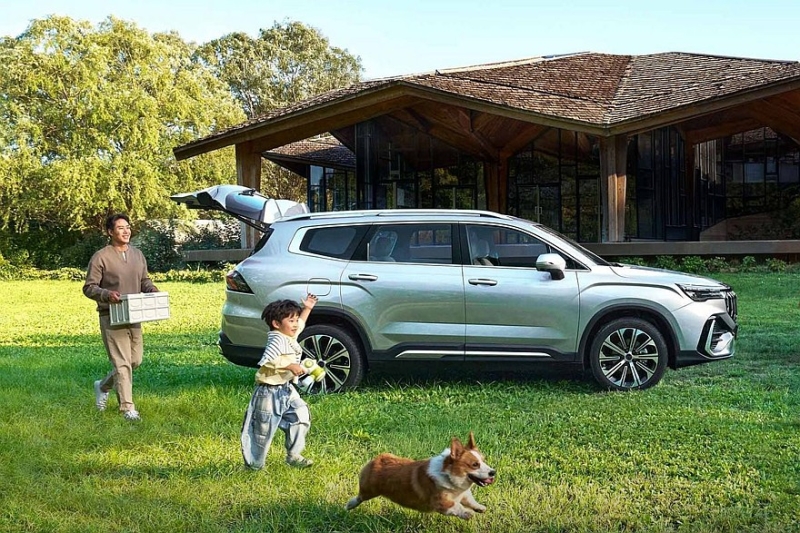 Объявленный новым поколением кроссовер Geely Okavango: больше версий