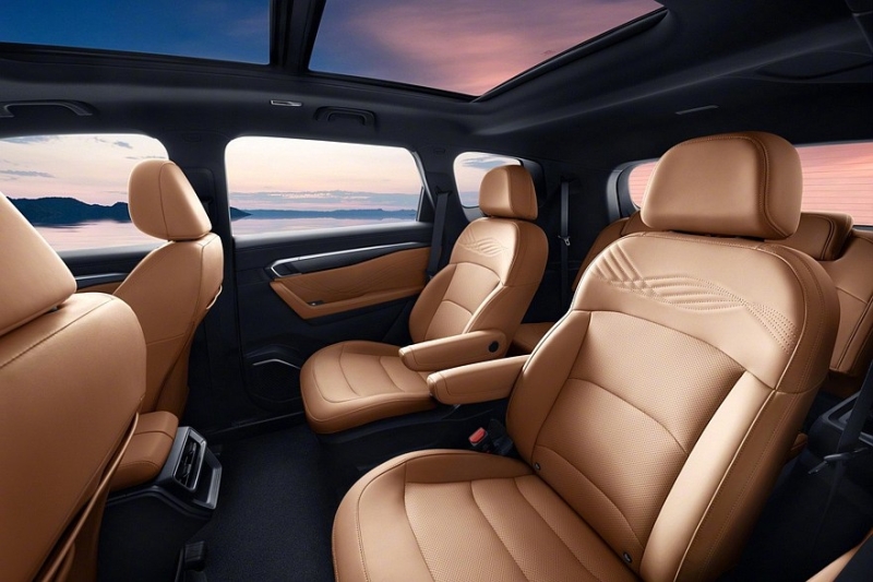 Объявленный новым поколением кроссовер Geely Okavango: больше версий