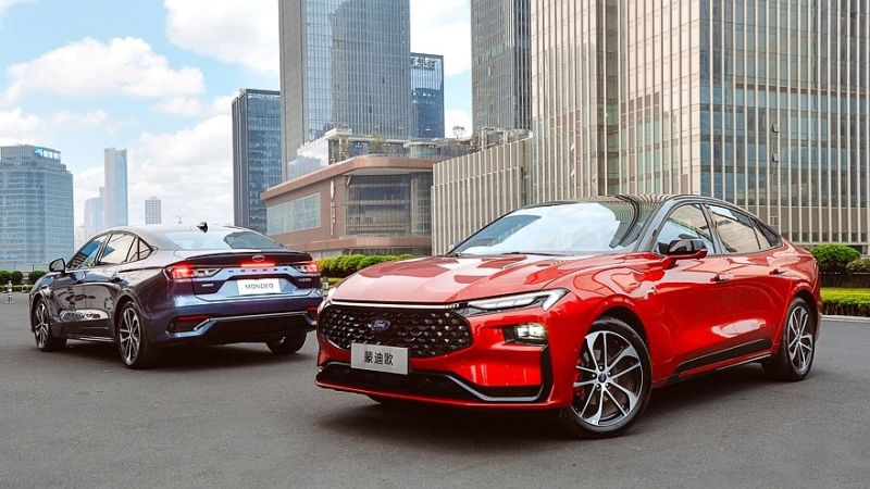 Обновлённый Ford Mondeo для Китая: без двухэтажных фар и с более мощным двигателем