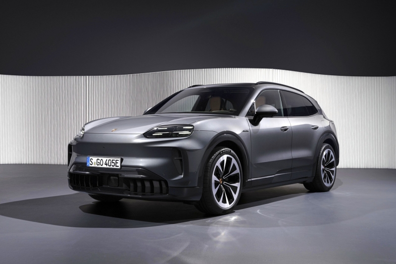 Porsche Cayenne Electric сбросил маску: две версии, до 1156 л.с. и беспроводная зарядка