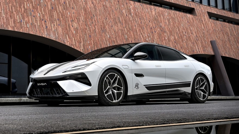 Просто добавь ДВС: убыточный Lotus представит первый мощный гибрид в январе