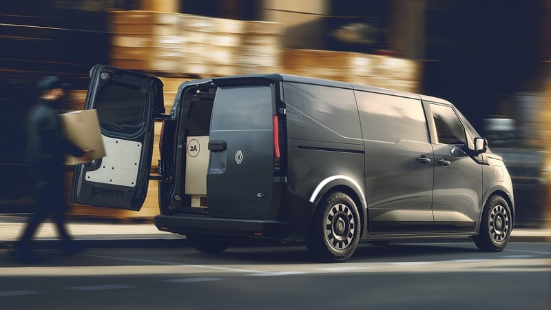 Renault показал серийную версию нового фургона Trafic E-Tech