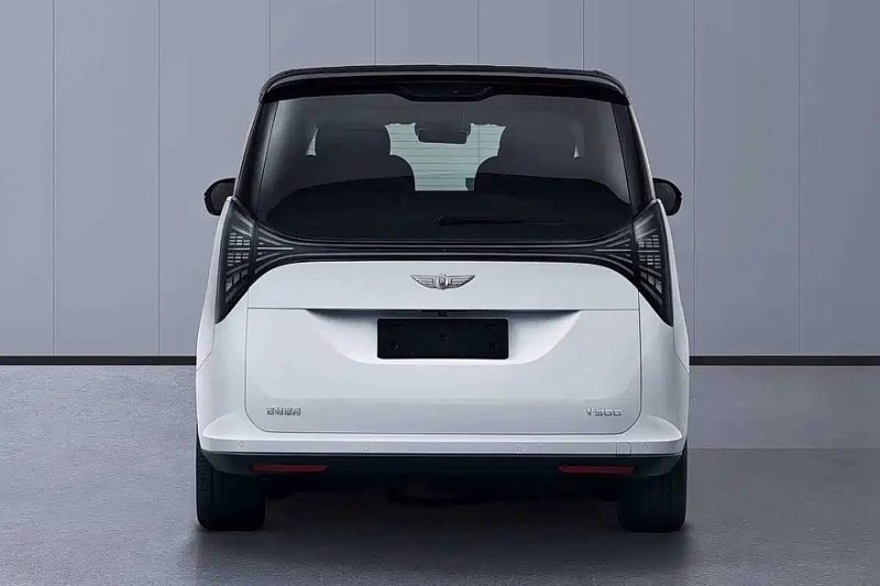 Роскошный минивэн Geely Galaxy V900 показался на первых официальных кадрах