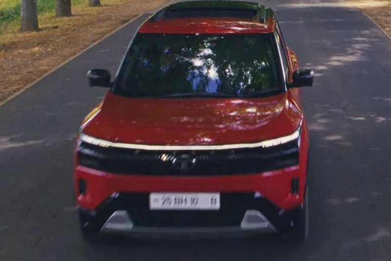 Серийный кроссовер Tata Sierra: трёхэкранное табло и несколько вариантов начинки