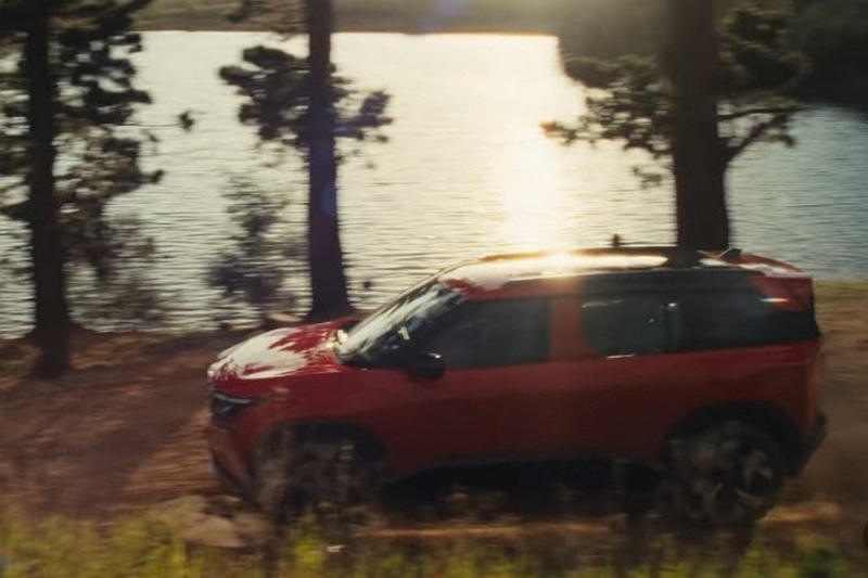 Серийный кроссовер Tata Sierra: трёхэкранное табло и несколько вариантов начинки