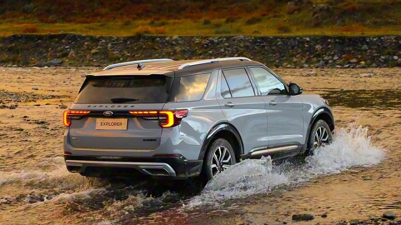 Ford Explorer для Китая: второй рестайлинг с «монобровью» и прежней техникой