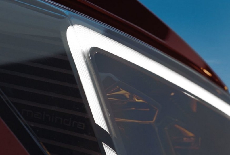 Индийский кроссовер Mahindra XUV700: рестайлинг и новое имя