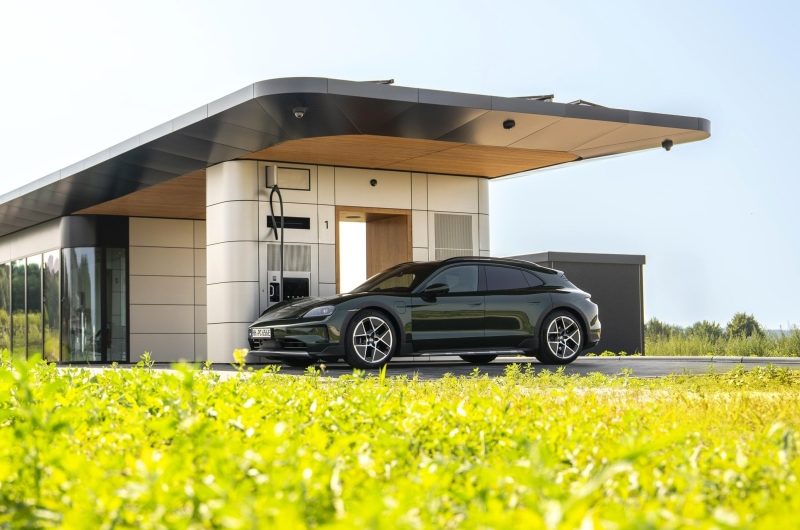 Конец фирменному питанию: Porsche закроет все свои зарядные станции в Китае