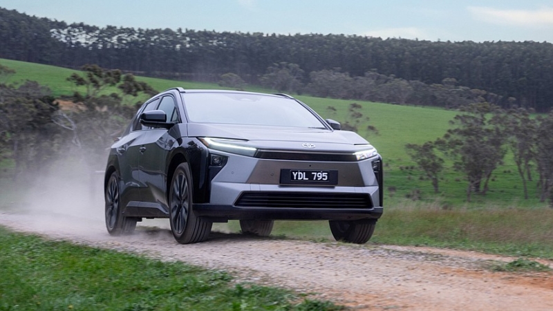 Кроссовер Toyota bZ4X подешевел на фоне слабого спроса