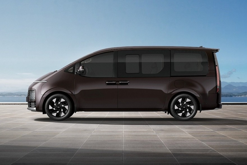 Обновлённое семейство Hyundai Staria: декор, экраны побольше и физические кнопки