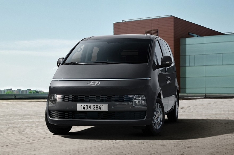 Обновлённое семейство Hyundai Staria: декор, экраны побольше и физические кнопки