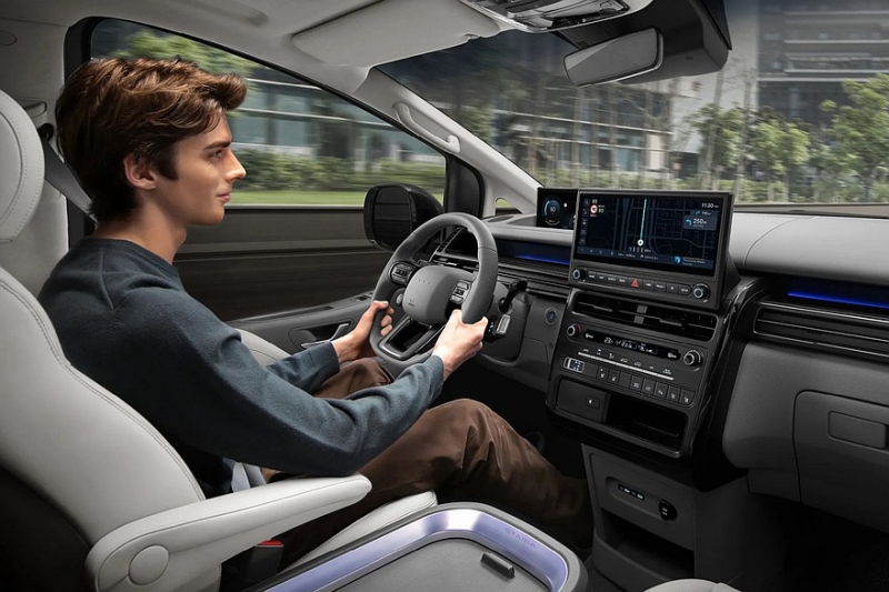 Обновлённое семейство Hyundai Staria: декор, экраны побольше и физические кнопки