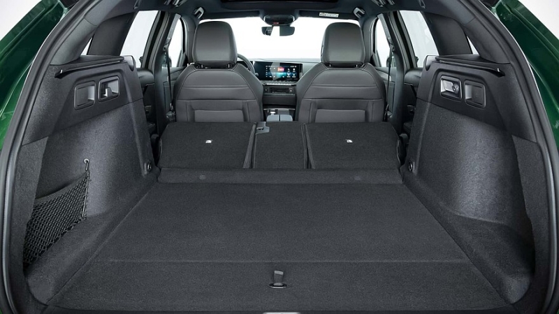 Обновлённый Opel Astra: премиальные фары, салон из вторсырья и батарейка побольше