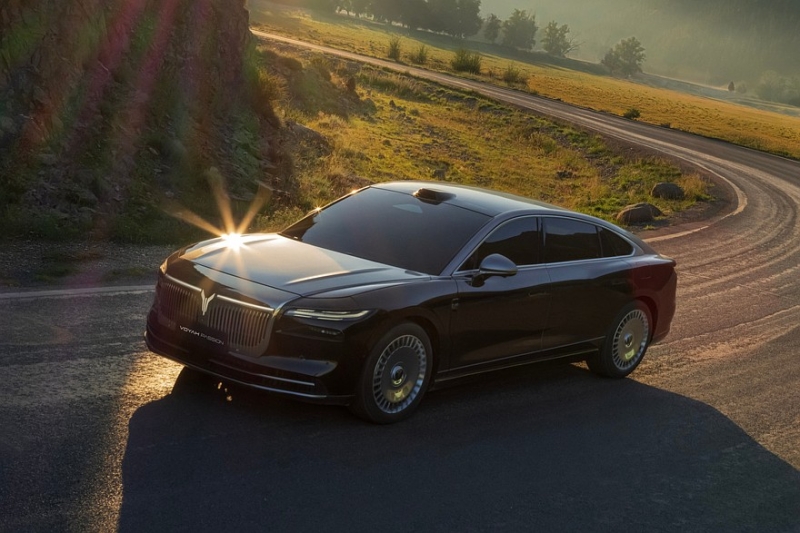 Роскошный полноприводный седан Voyah Passion L: продажи начались