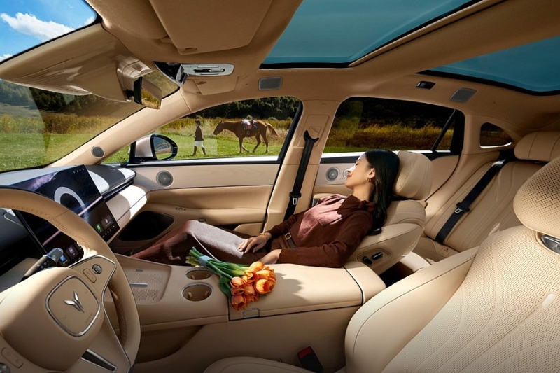 Роскошный полноприводный седан Voyah Passion L: продажи начались