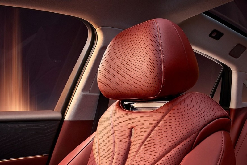 Роскошный полноприводный седан Voyah Passion L: продажи начались