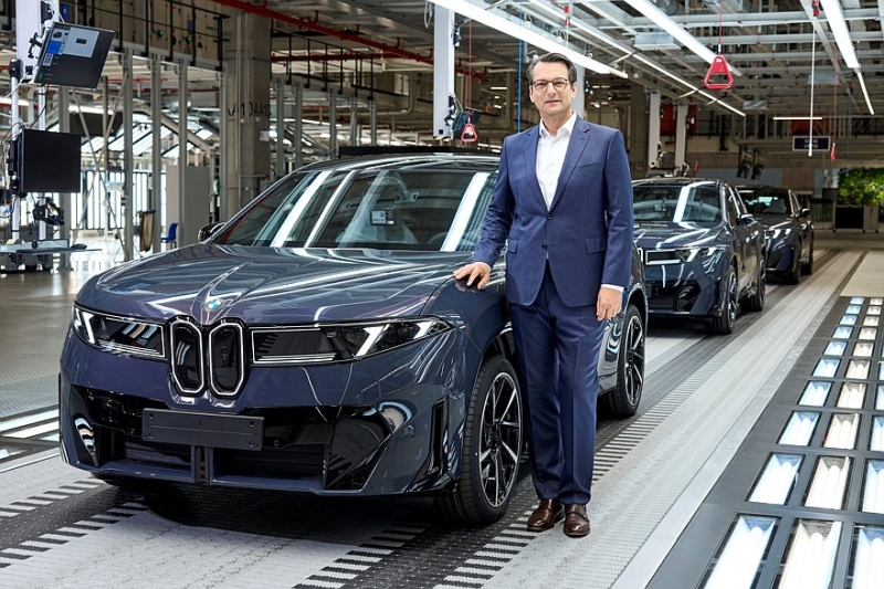 У компании BMW появился новый гендиректор: Милан Неделькович вместо Оливера Ципзе