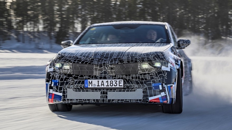 BMW M Neue Klasse появится в 2027 году со &laquo;свистелками&raquo; и имитацией коробки передач