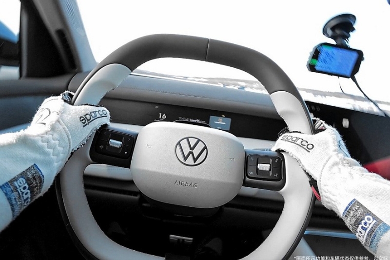 Большой кроссовер Volkswagen ID.Era 9X: засвечен интерьер