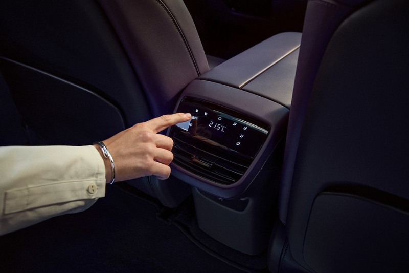 Кроссовер Mazda CX-6e на платформе Changan: официальная премьера