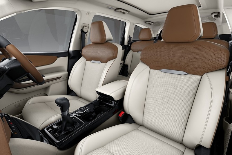 Mahindra XUV 7XO вместо XUV700: трёхэкранное табло, бензин или дизель, есть полный привод