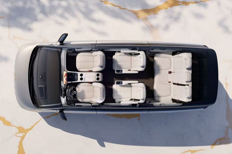 Минивэн Geely Galaxy V900: стандартный полный привод и эмблема из чистого золота