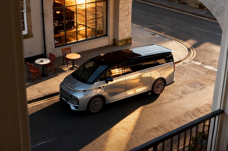 Минивэн Geely Galaxy V900: стандартный полный привод и эмблема из чистого золота