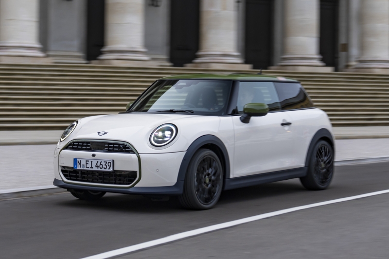 Модная спецверсия Mini Cooper Paul Smith Edition выходит на рынок