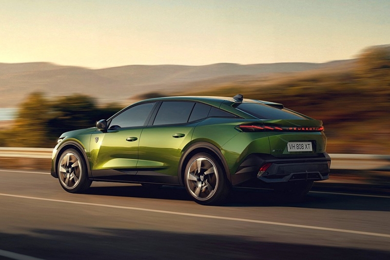 Обновлённый Peugeot 408 для Европы: эффектная оптика и более эффективная техника