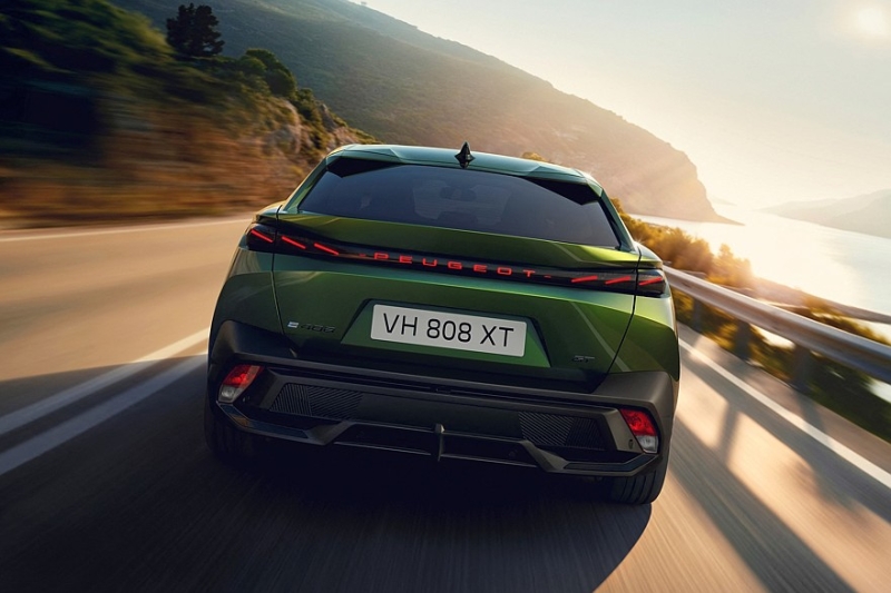 Обновлённый Peugeot 408 для Европы: эффектная оптика и более эффективная техника