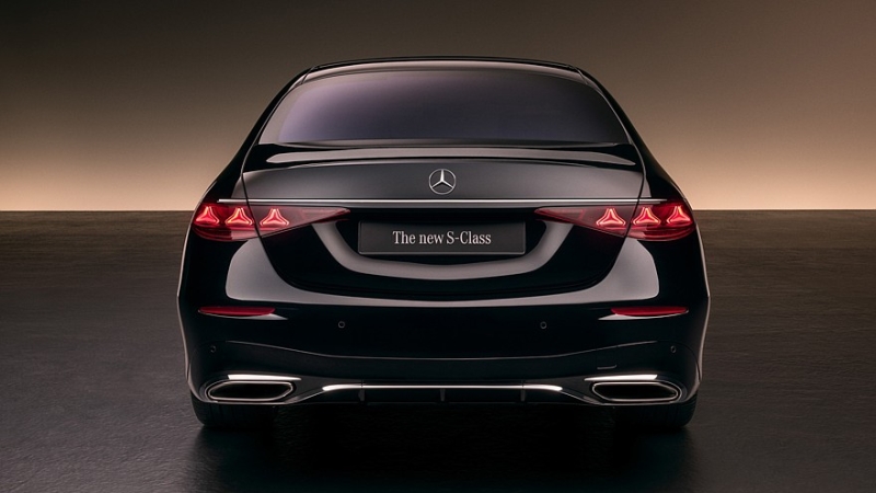Рестайлинговый Mercedes-Benz S-Class: решётка со звёздами, много дисплеев в салоне и новый V8