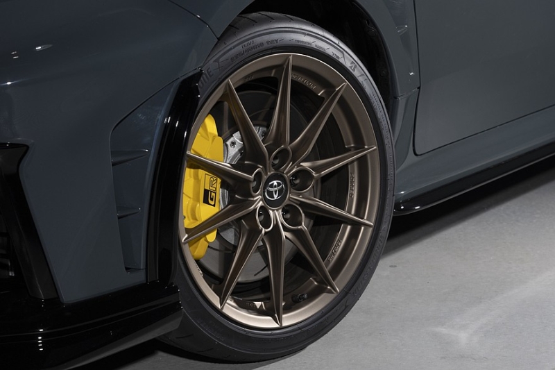 Toyota показала хот-хэтч GR Yaris Morizo RR: новый аэродинамический обвес и гоночный руль