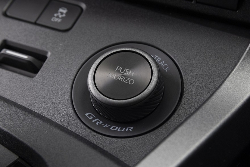 Toyota показала хот-хэтч GR Yaris Morizo RR: новый аэродинамический обвес и гоночный руль