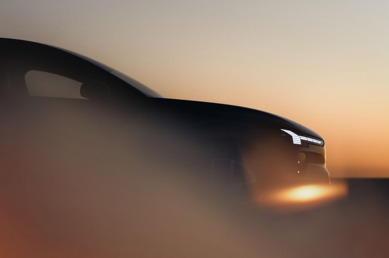 Volvo продолжает раскрывать новый кроссовер EX60: появились тизеры салона