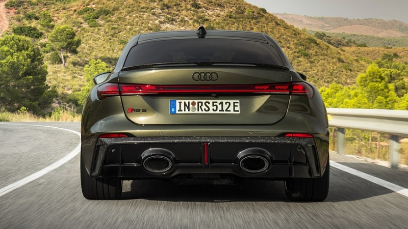 Audi полностью рассекретила новые &laquo;заряженные&raquo; лифтбек и универсал RS 5