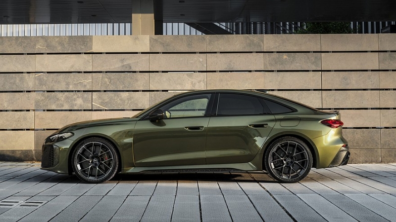 Audi полностью рассекретила новые &laquo;заряженные&raquo; лифтбек и универсал RS 5