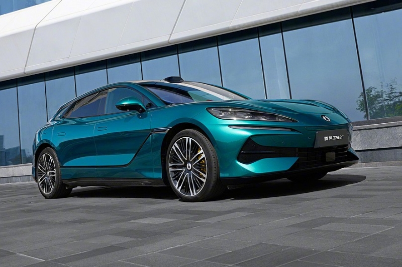 Большой хэтчбек Denza Z9 GT стал мощнее и получил улучшенный салон