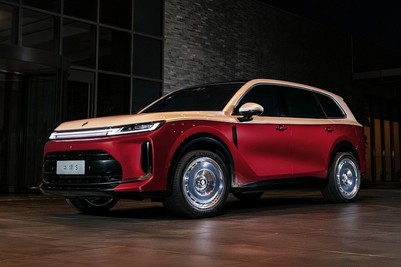 Флагманский кроссовер Baojun Huajing S с электроникой Huawei показали на новых фото