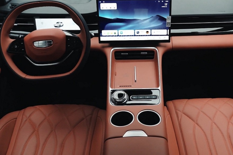 Geely готовится запустить в продажу купеобразный кроссовер Atlas REV