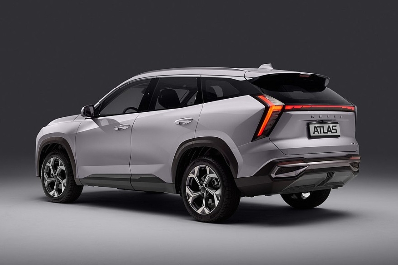 Кроссовер Geely Atlas в России: теперь с двумя моторами на выбор