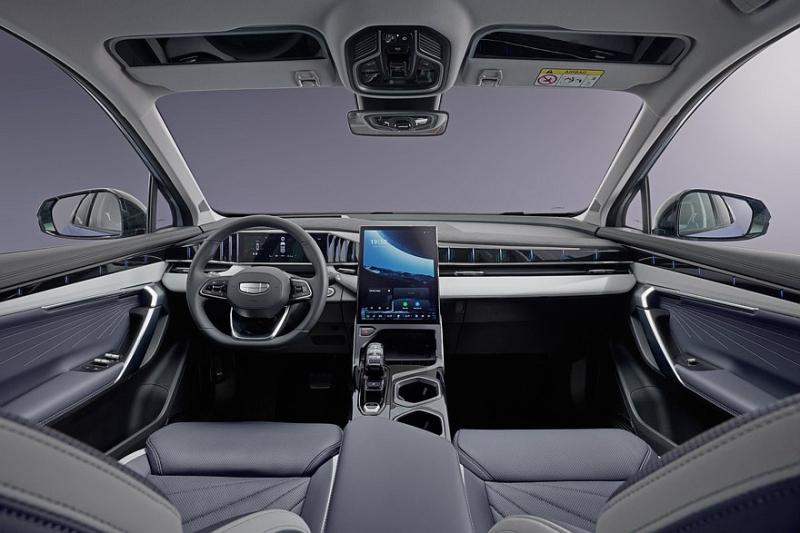 Кроссовер Geely Atlas в России: теперь с двумя моторами на выбор