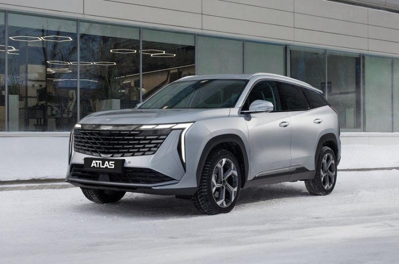 Кроссовер Geely Atlas в России: теперь с двумя моторами на выбор