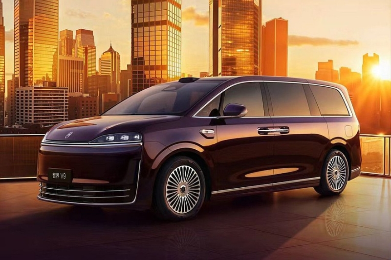 Минивэн Luxeed V9 от Chery и Huawei показал роскошный интерьер