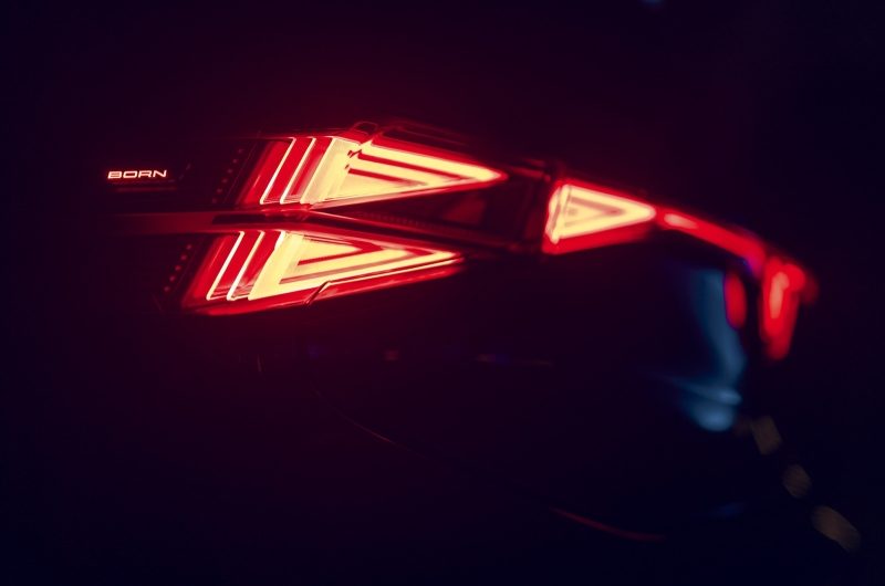 Обновлённый хэтчбек Cupra Born готовится к скорой премьере: первые тизеры