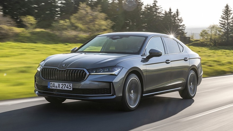 Пополнение в семействе: лифтбек Skoda Superb получил новую «начинку»