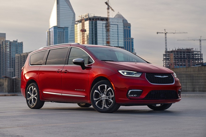 Рестайлинг принёс минивэну Chrysler Pacifica оптику в стиле Kia Carnival