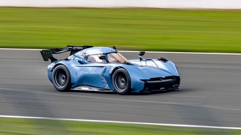 Способный ездить по потолку британский суперкар McMurtry Speirling готов к производству