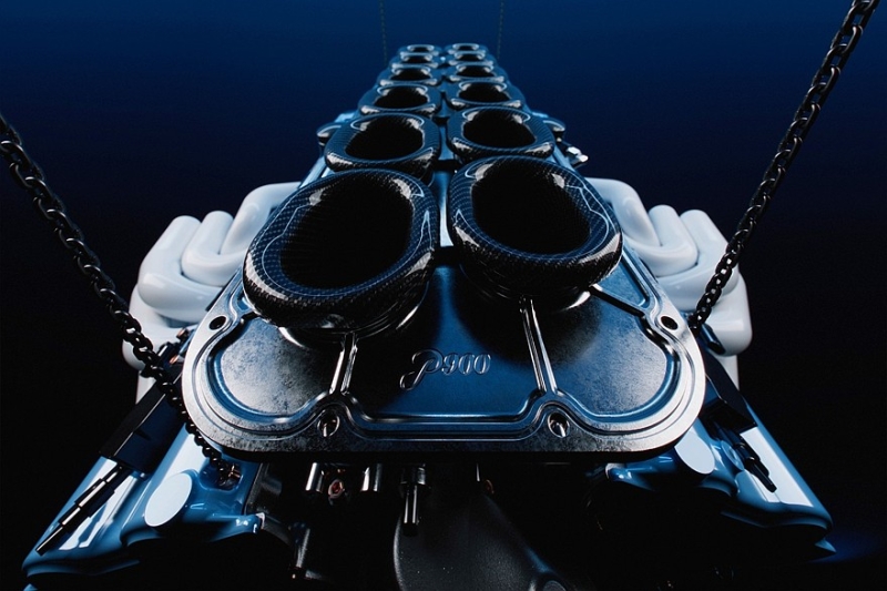 Суперкар De Tomaso P900 показал свой фантастический 7,0-литровый атмосферный V12