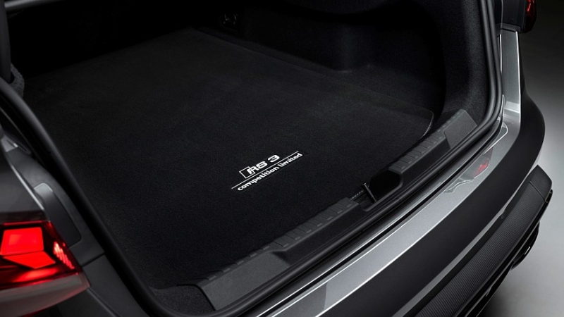 Audi RS 3 competition limited: регулируемая подвеска, новый обвес и большая наценка